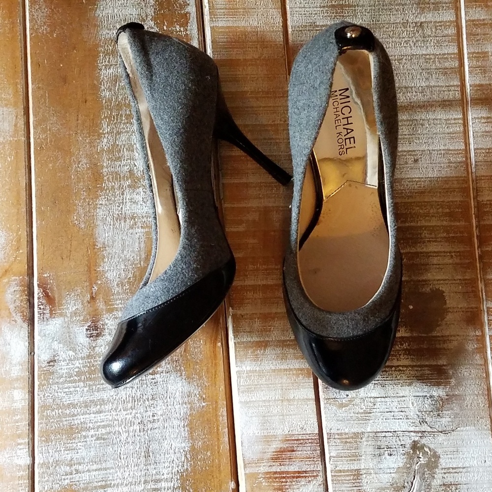 Michael Kors gray and black pumps